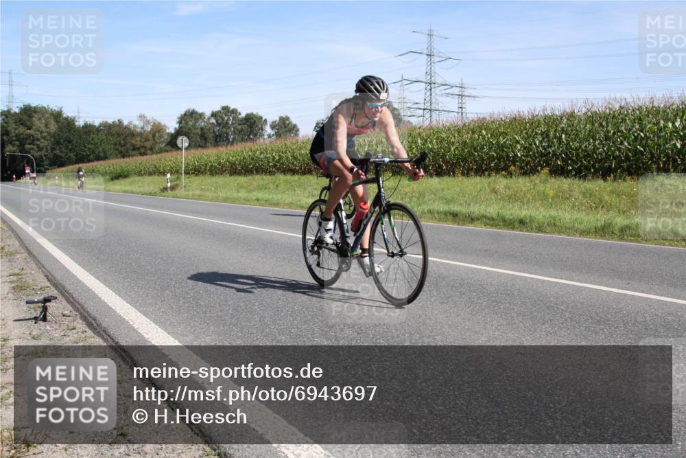 01.09.2024 - 17. Tribühne Triathlon H.Heesch http://msf.ph/oto/6943697 01.09.2024 11:38:13 Radfahren 360, 390, 431, 463, 489, 553 meine-sportfotos.de