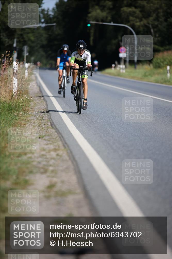 01.09.2024 - 17. Tribühne Triathlon H.Heesch http://msf.ph/oto/6943702 01.09.2024 11:34:06 Radfahren 329, 417 meine-sportfotos.de