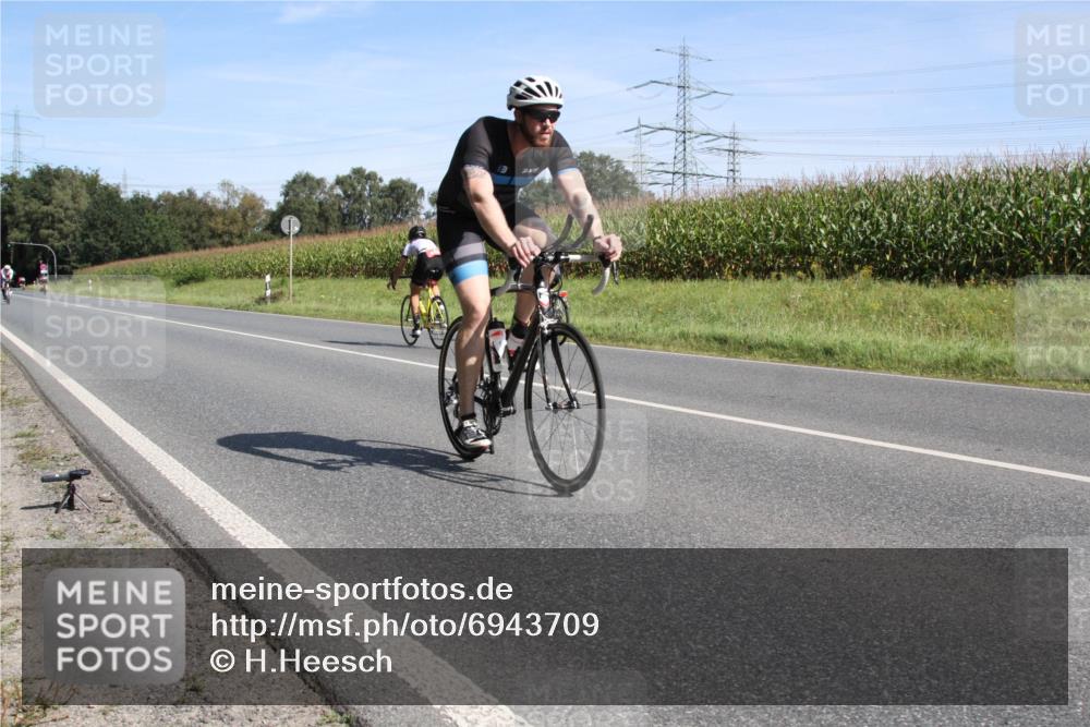 01.09.2024 - 17. Tribühne Triathlon H.Heesch http://msf.ph/oto/6943709 01.09.2024 11:38:21 Radfahren 360, 362, 463, 498, 525 meine-sportfotos.de