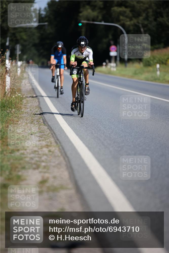 01.09.2024 - 17. Tribühne Triathlon H.Heesch http://msf.ph/oto/6943710 01.09.2024 11:34:06 Radfahren 329, 417 meine-sportfotos.de