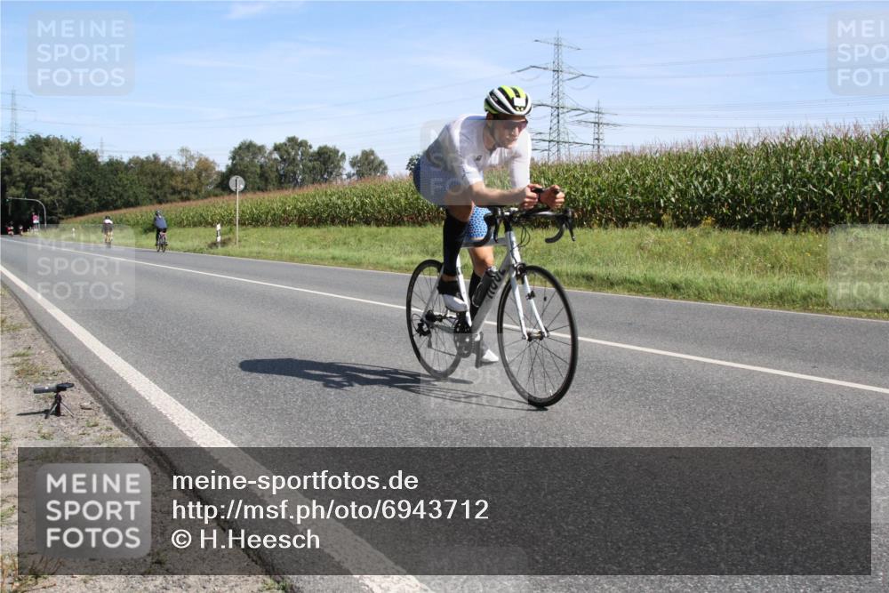 01.09.2024 - 17. Tribühne Triathlon H.Heesch http://msf.ph/oto/6943712 01.09.2024 11:38:25 Radfahren 498, 525 meine-sportfotos.de