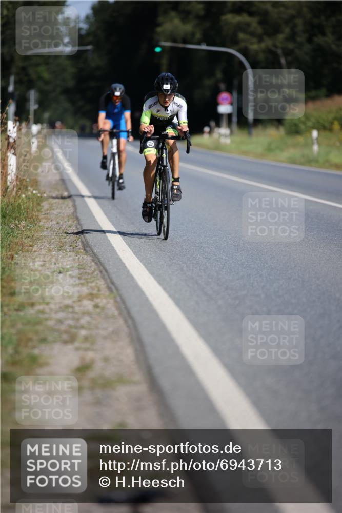 01.09.2024 - 17. Tribühne Triathlon H.Heesch http://msf.ph/oto/6943713 01.09.2024 11:34:06 Radfahren 329, 417 meine-sportfotos.de