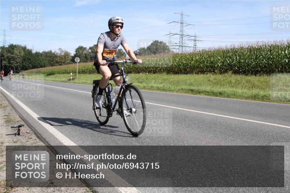 01.09.2024 - 17. Tribühne Triathlon H.Heesch http://msf.ph/oto/6943715 01.09.2024 11:38:31 Radfahren 318, 369, 455 meine-sportfotos.de