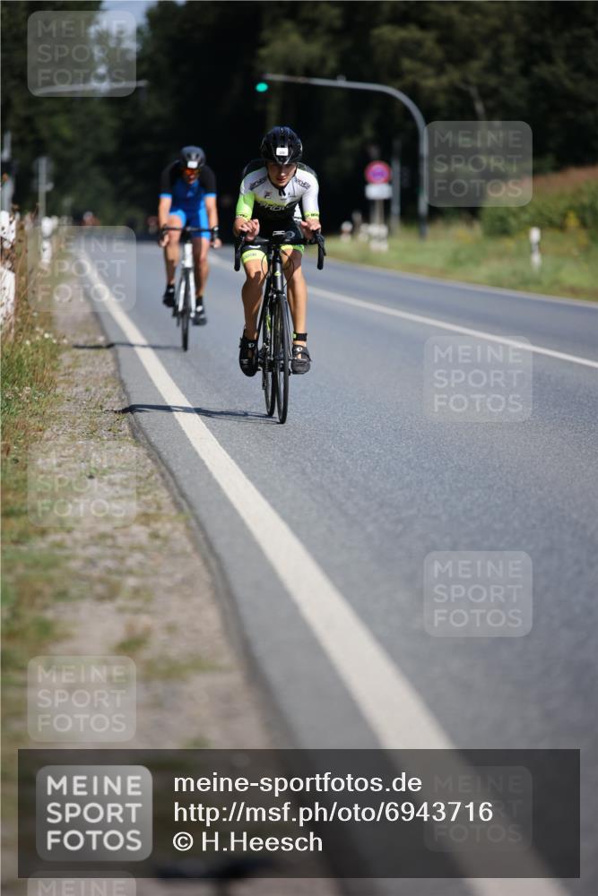01.09.2024 - 17. Tribühne Triathlon H.Heesch http://msf.ph/oto/6943716 01.09.2024 11:34:06 Radfahren 329, 417 meine-sportfotos.de