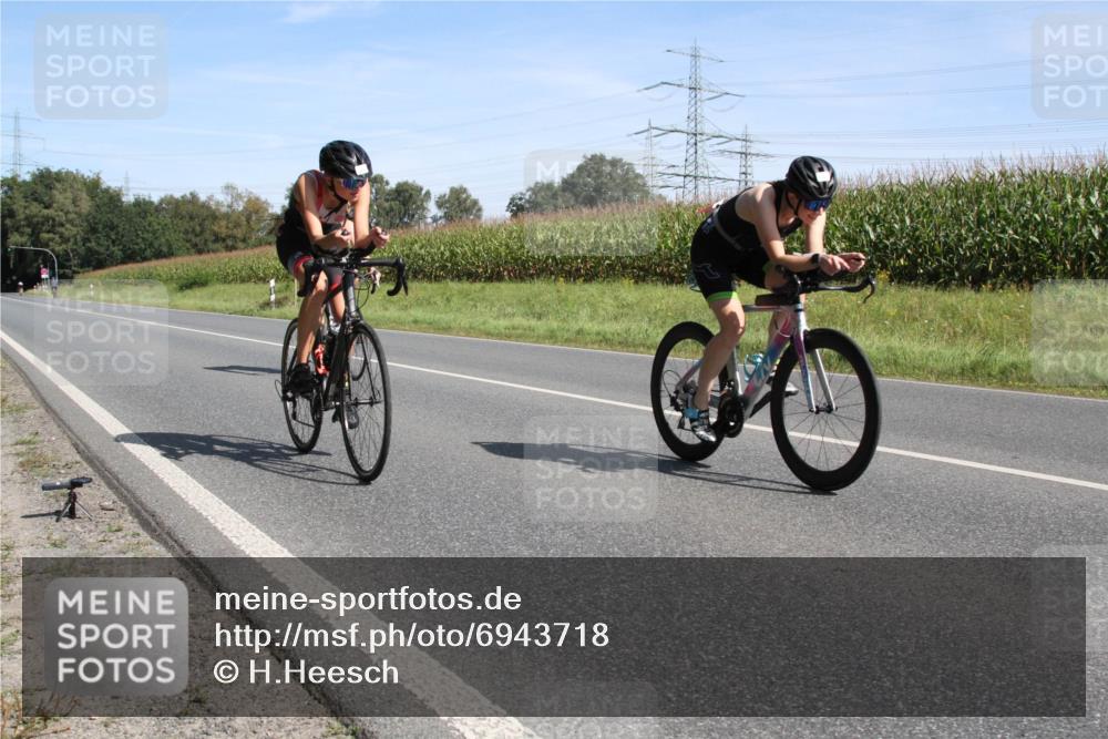 01.09.2024 - 17. Tribühne Triathlon H.Heesch http://msf.ph/oto/6943718 01.09.2024 11:38:36 Radfahren 318, 369, 455, 511 meine-sportfotos.de