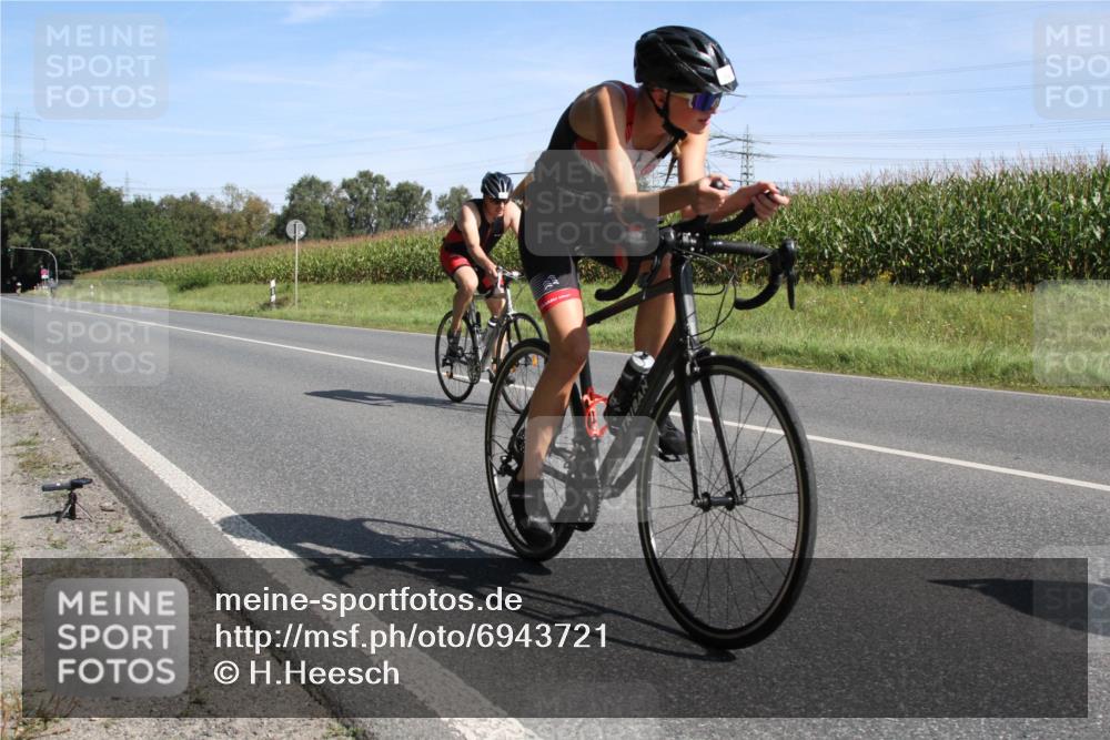01.09.2024 - 17. Tribühne Triathlon H.Heesch http://msf.ph/oto/6943721 01.09.2024 11:38:36 Radfahren 318, 369, 455, 511 meine-sportfotos.de
