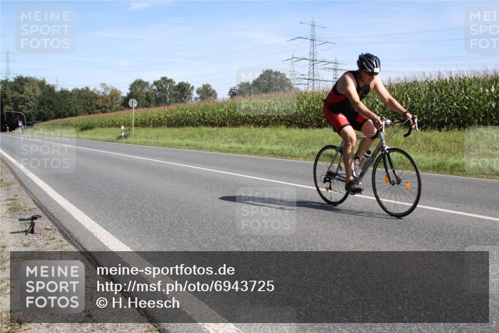 01.09.2024 - 17. Tribühne Triathlon H.Heesch http://msf.ph/oto/6943725 01.09.2024 11:38:37 Radfahren 318, 455, 511 meine-sportfotos.de