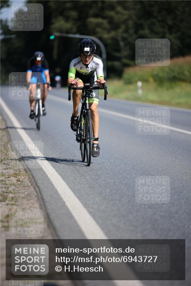 01.09.2024 - 17. Tribühne Triathlon H.Heesch http://msf.ph/oto/6943727 01.09.2024 11:34:07 Radfahren 329, 417 meine-sportfotos.de