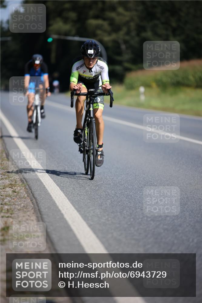 01.09.2024 - 17. Tribühne Triathlon H.Heesch http://msf.ph/oto/6943729 01.09.2024 11:34:07 Radfahren 329, 417 meine-sportfotos.de
