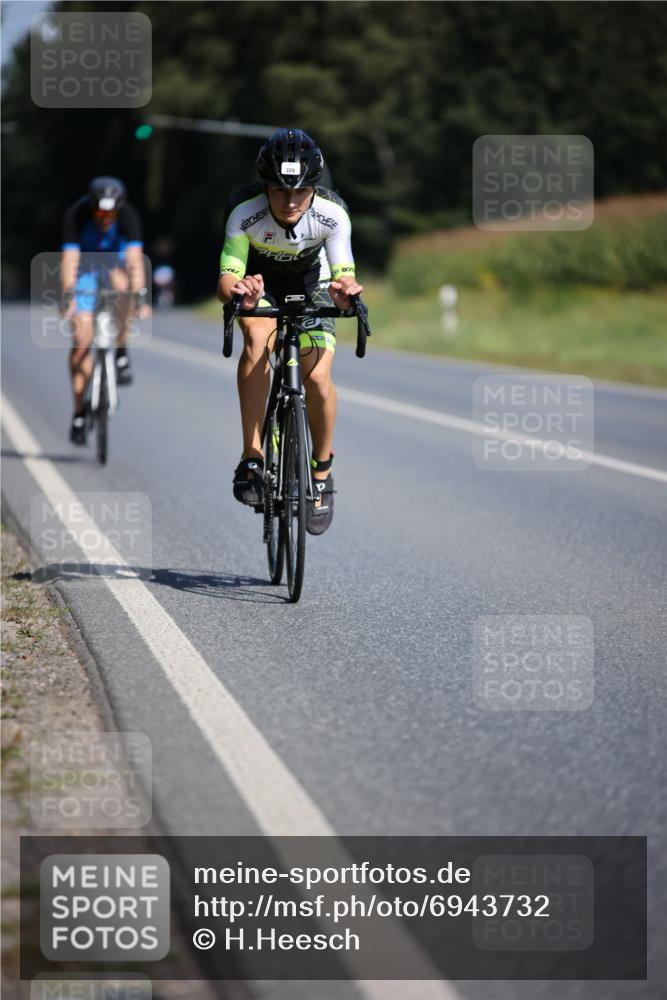 01.09.2024 - 17. Tribühne Triathlon H.Heesch http://msf.ph/oto/6943732 01.09.2024 11:34:07 Radfahren 329, 417 meine-sportfotos.de