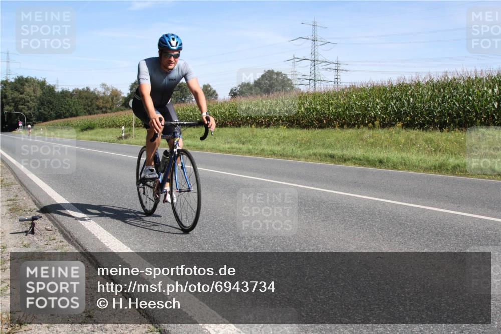 01.09.2024 - 17. Tribühne Triathlon H.Heesch http://msf.ph/oto/6943734 01.09.2024 11:39:04 Radfahren 465 meine-sportfotos.de
