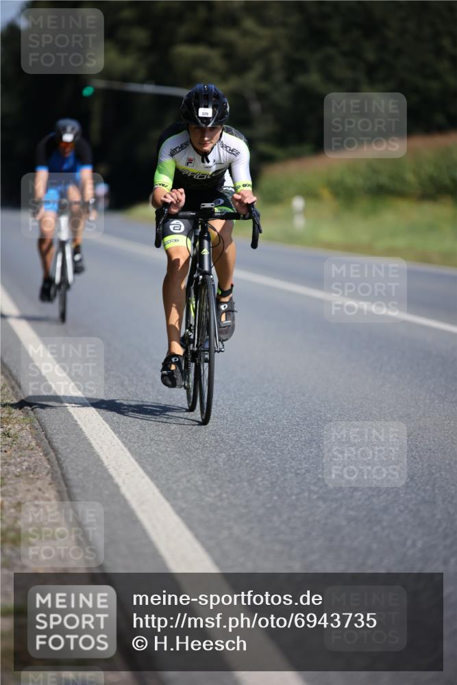 01.09.2024 - 17. Tribühne Triathlon H.Heesch http://msf.ph/oto/6943735 01.09.2024 11:34:07 Radfahren 329, 417 meine-sportfotos.de