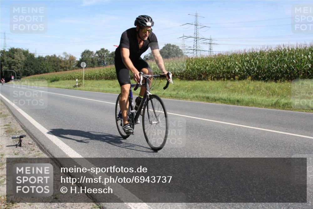 01.09.2024 - 17. Tribühne Triathlon H.Heesch http://msf.ph/oto/6943737 01.09.2024 11:39:15 Radfahren 524 meine-sportfotos.de