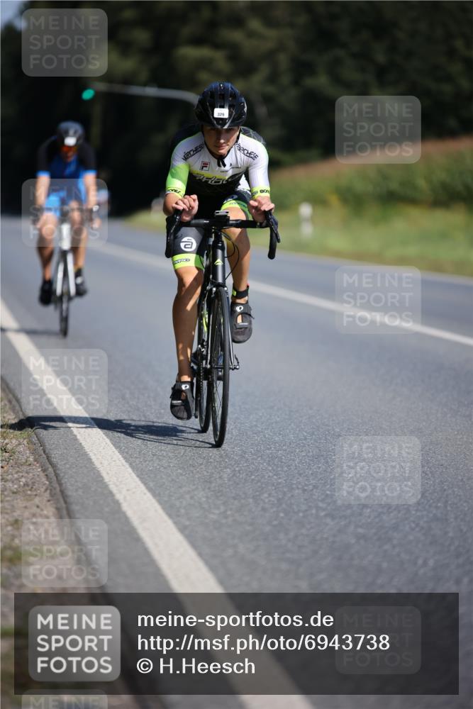 01.09.2024 - 17. Tribühne Triathlon H.Heesch http://msf.ph/oto/6943738 01.09.2024 11:34:07 Radfahren 329, 417 meine-sportfotos.de