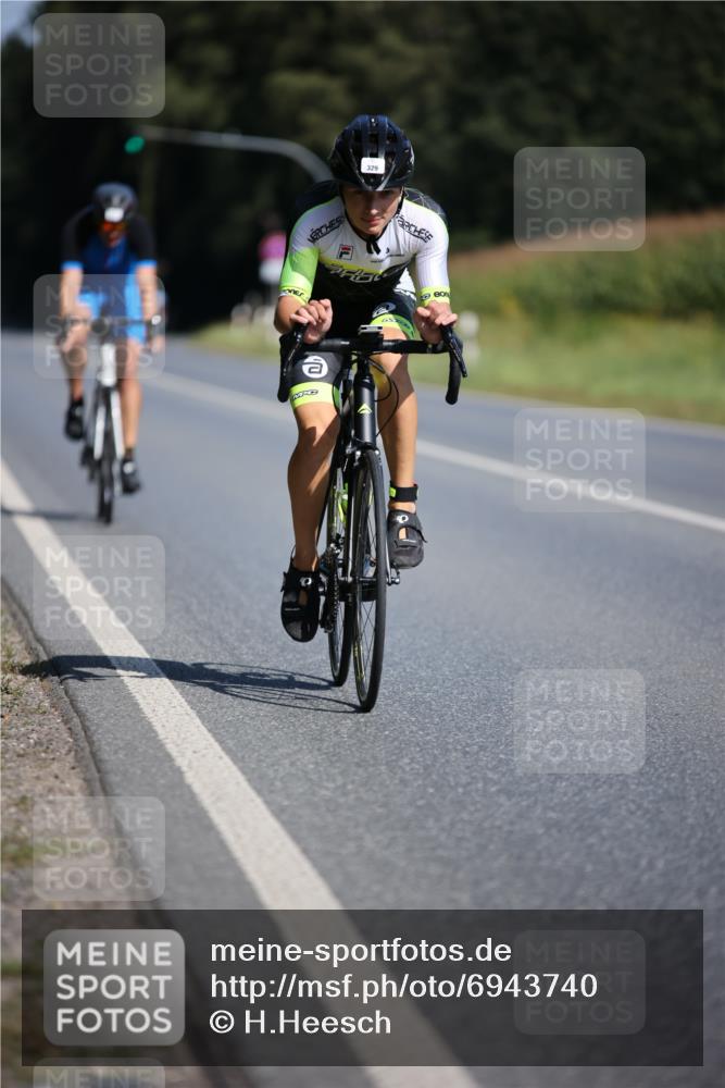 01.09.2024 - 17. Tribühne Triathlon H.Heesch http://msf.ph/oto/6943740 01.09.2024 11:34:07 Radfahren 329, 417 meine-sportfotos.de