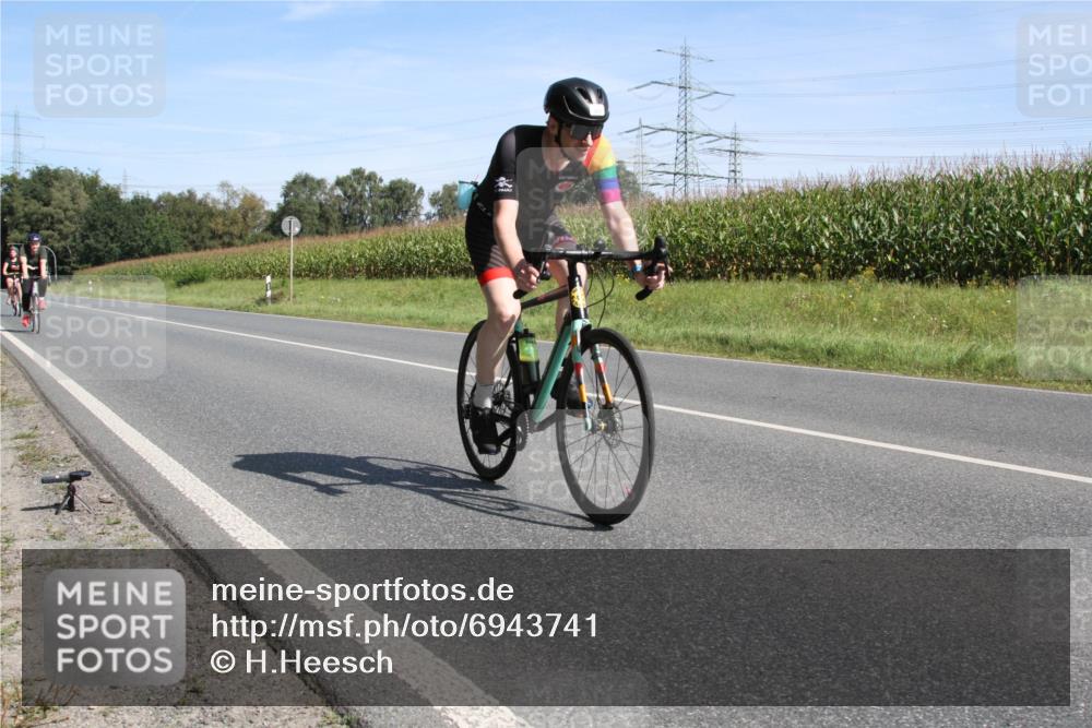 01.09.2024 - 17. Tribühne Triathlon H.Heesch http://msf.ph/oto/6943741 01.09.2024 11:39:22 Radfahren 333, 373, 402, 440 meine-sportfotos.de