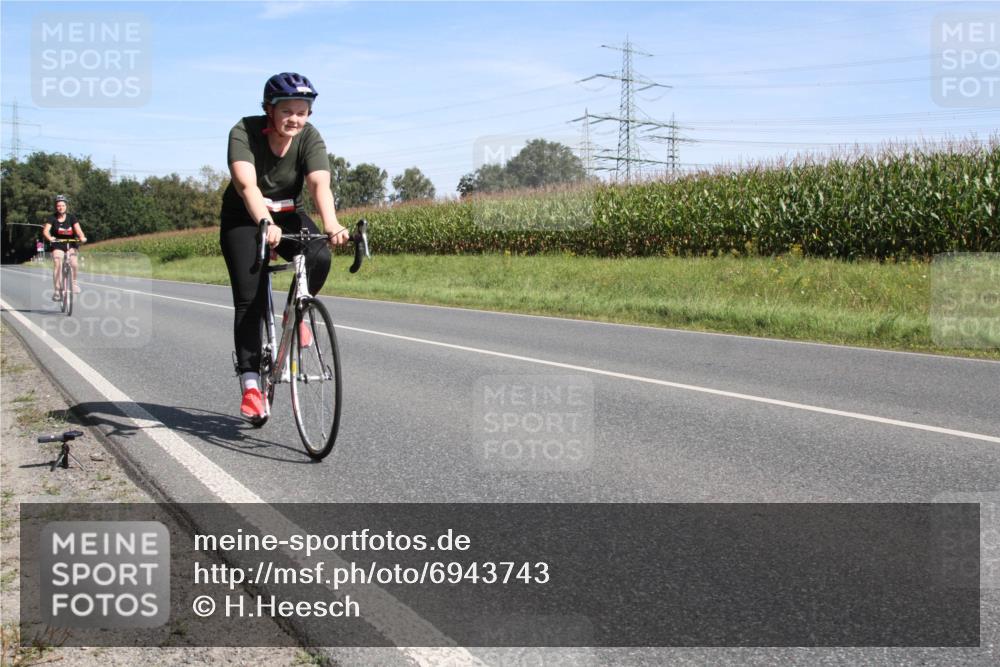 01.09.2024 - 17. Tribühne Triathlon H.Heesch http://msf.ph/oto/6943743 01.09.2024 11:39:25 Radfahren 333, 373, 402, 440 meine-sportfotos.de
