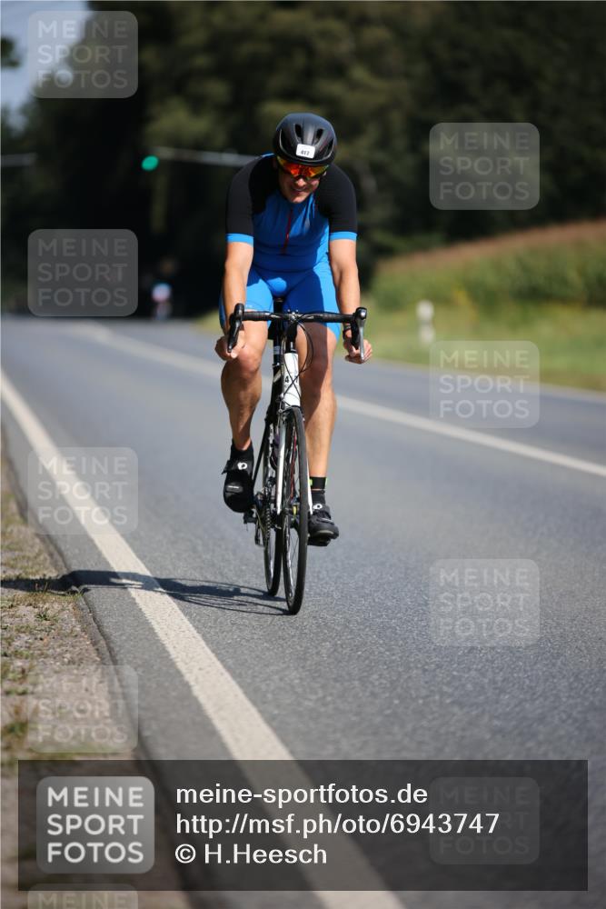 01.09.2024 - 17. Tribühne Triathlon H.Heesch http://msf.ph/oto/6943747 01.09.2024 11:34:09 Radfahren 329, 417 meine-sportfotos.de