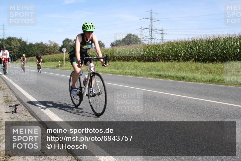 01.09.2024 - 17. Tribühne Triathlon H.Heesch http://msf.ph/oto/6943757 01.09.2024 11:39:46 Radfahren 339, 347, 480, 1479 meine-sportfotos.de