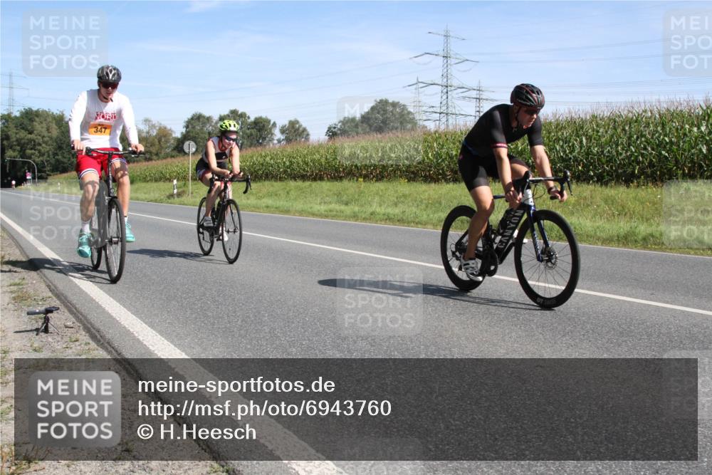 01.09.2024 - 17. Tribühne Triathlon H.Heesch http://msf.ph/oto/6943760 01.09.2024 11:39:47 Radfahren 339, 347, 452, 480, 1479 meine-sportfotos.de