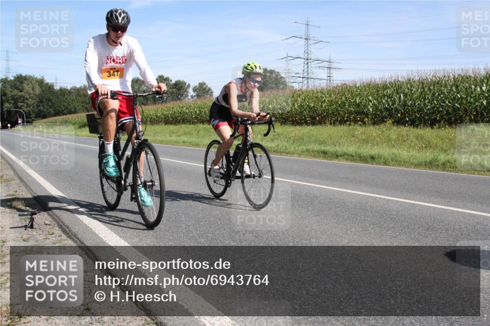 01.09.2024 - 17. Tribühne Triathlon H.Heesch http://msf.ph/oto/6943764 01.09.2024 11:39:48 Radfahren 339, 347, 452, 480, 513, 1479 meine-sportfotos.de
