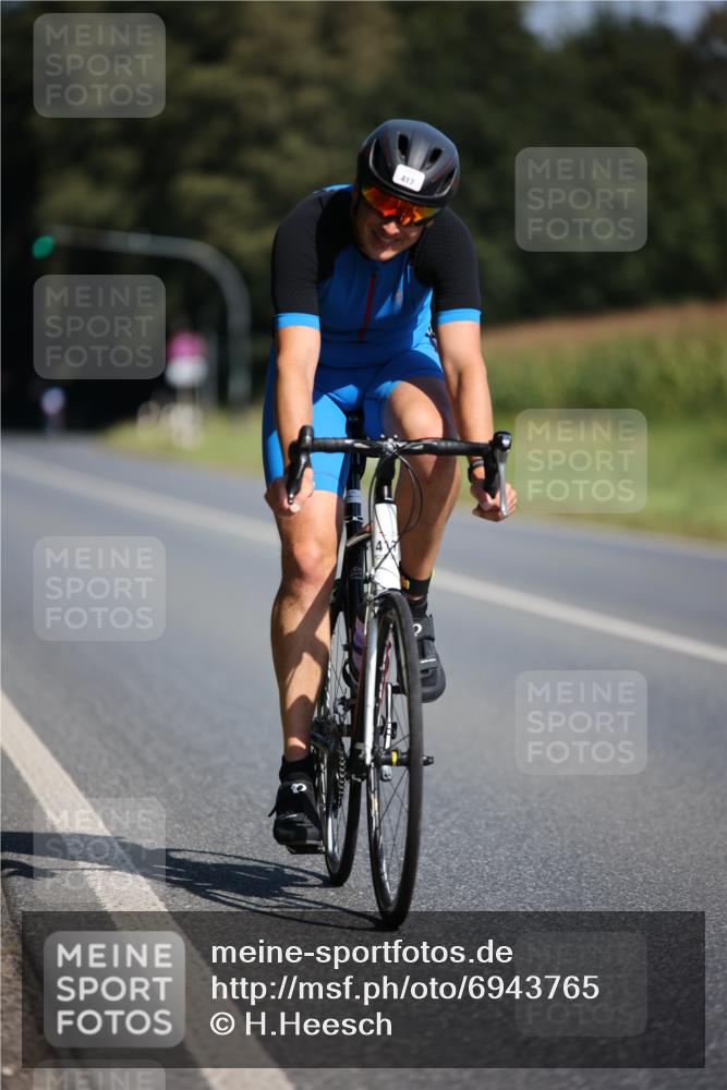01.09.2024 - 17. Tribühne Triathlon H.Heesch http://msf.ph/oto/6943765 01.09.2024 11:34:09 Radfahren 329, 417 meine-sportfotos.de