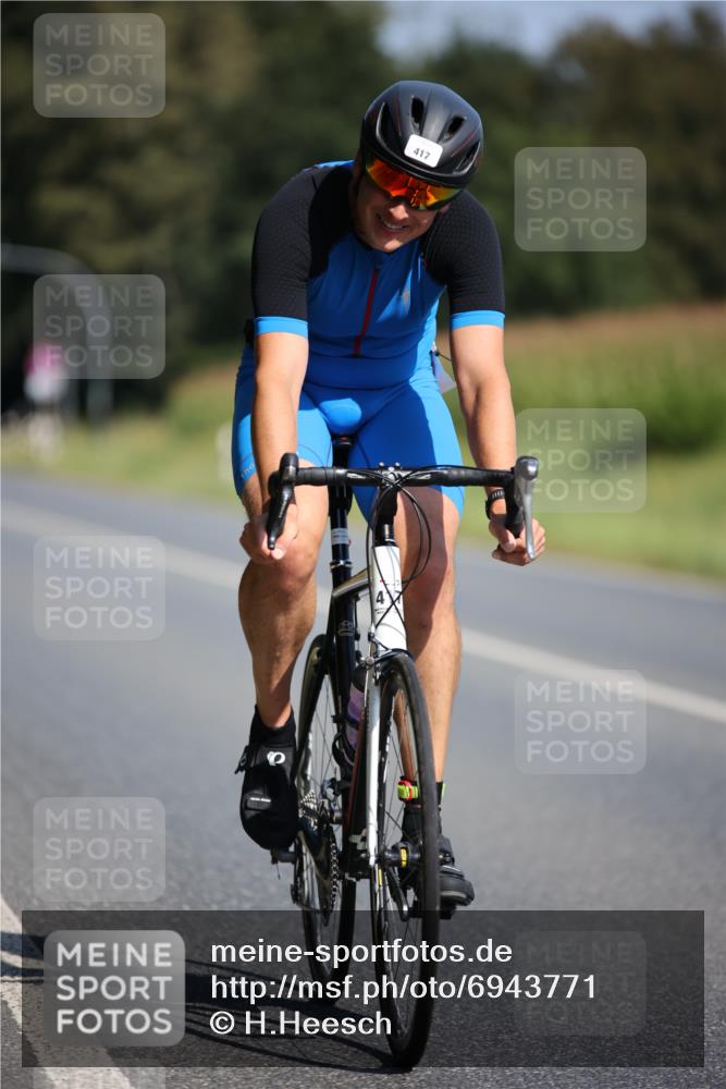 01.09.2024 - 17. Tribühne Triathlon H.Heesch http://msf.ph/oto/6943771 01.09.2024 11:34:09 Radfahren 329, 417 meine-sportfotos.de