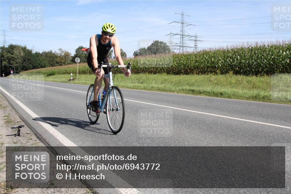 01.09.2024 - 17. Tribühne Triathlon H.Heesch http://msf.ph/oto/6943772 01.09.2024 11:39:53 Radfahren 347, 452, 481, 513, 1479 meine-sportfotos.de