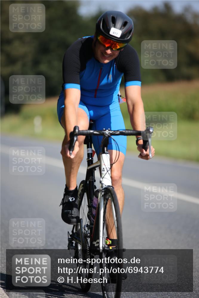 01.09.2024 - 17. Tribühne Triathlon H.Heesch http://msf.ph/oto/6943774 01.09.2024 11:34:09 Radfahren 329, 417 meine-sportfotos.de