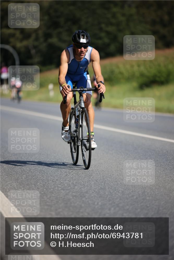 01.09.2024 - 17. Tribühne Triathlon H.Heesch http://msf.ph/oto/6943781 01.09.2024 11:34:35 Radfahren 348, 385, 387, 546 meine-sportfotos.de