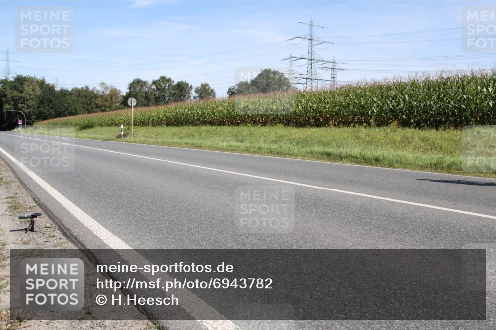 01.09.2024 - 17. Tribühne Triathlon H.Heesch http://msf.ph/oto/6943782 01.09.2024 11:40:04 Radfahren 350, 510 meine-sportfotos.de