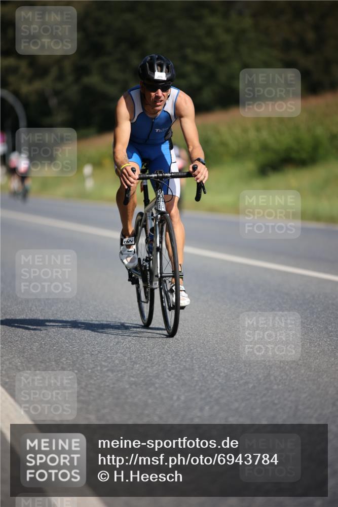 01.09.2024 - 17. Tribühne Triathlon H.Heesch http://msf.ph/oto/6943784 01.09.2024 11:34:35 Radfahren 348, 385, 387, 546 meine-sportfotos.de