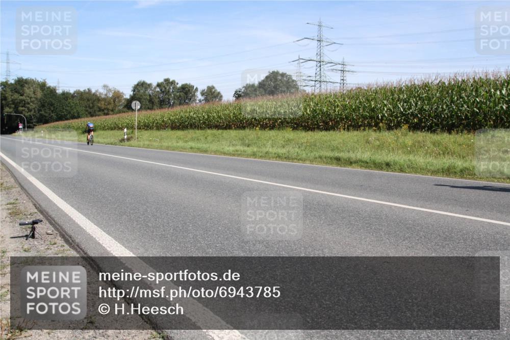 01.09.2024 - 17. Tribühne Triathlon H.Heesch http://msf.ph/oto/6943785 01.09.2024 11:40:08 Radfahren 350, 510 meine-sportfotos.de