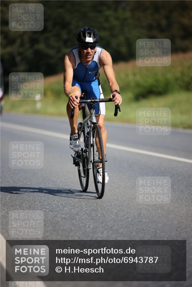 01.09.2024 - 17. Tribühne Triathlon H.Heesch http://msf.ph/oto/6943787 01.09.2024 11:34:35 Radfahren 348, 385, 387, 546 meine-sportfotos.de