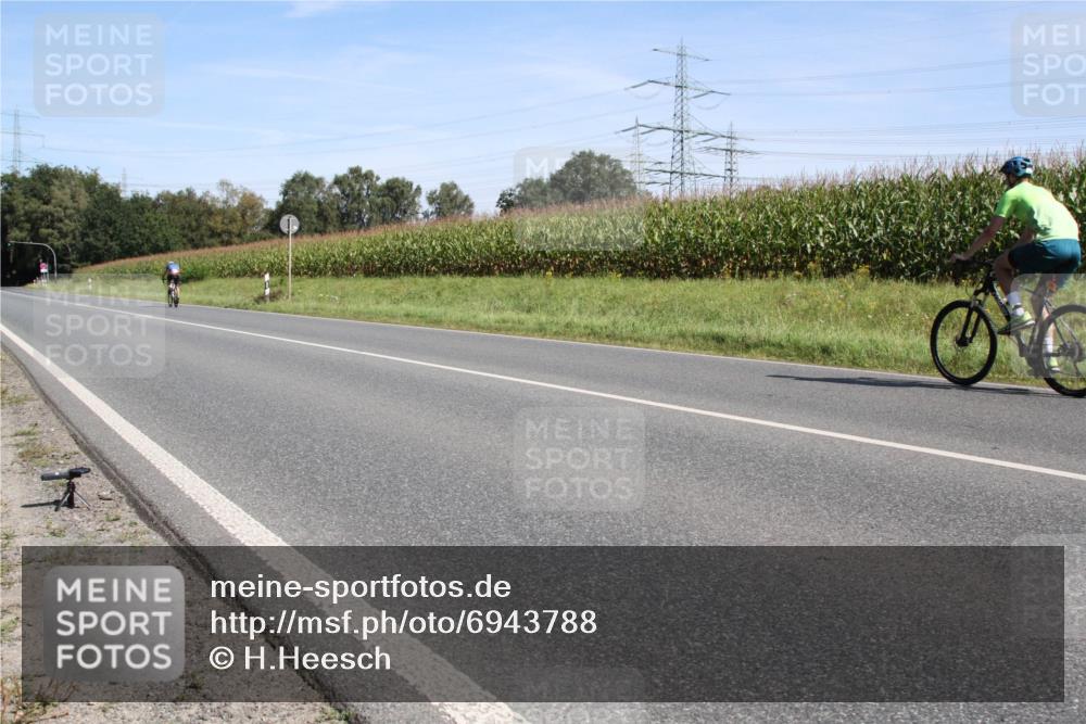 01.09.2024 - 17. Tribühne Triathlon H.Heesch http://msf.ph/oto/6943788 01.09.2024 11:40:08 Radfahren 350, 510 meine-sportfotos.de