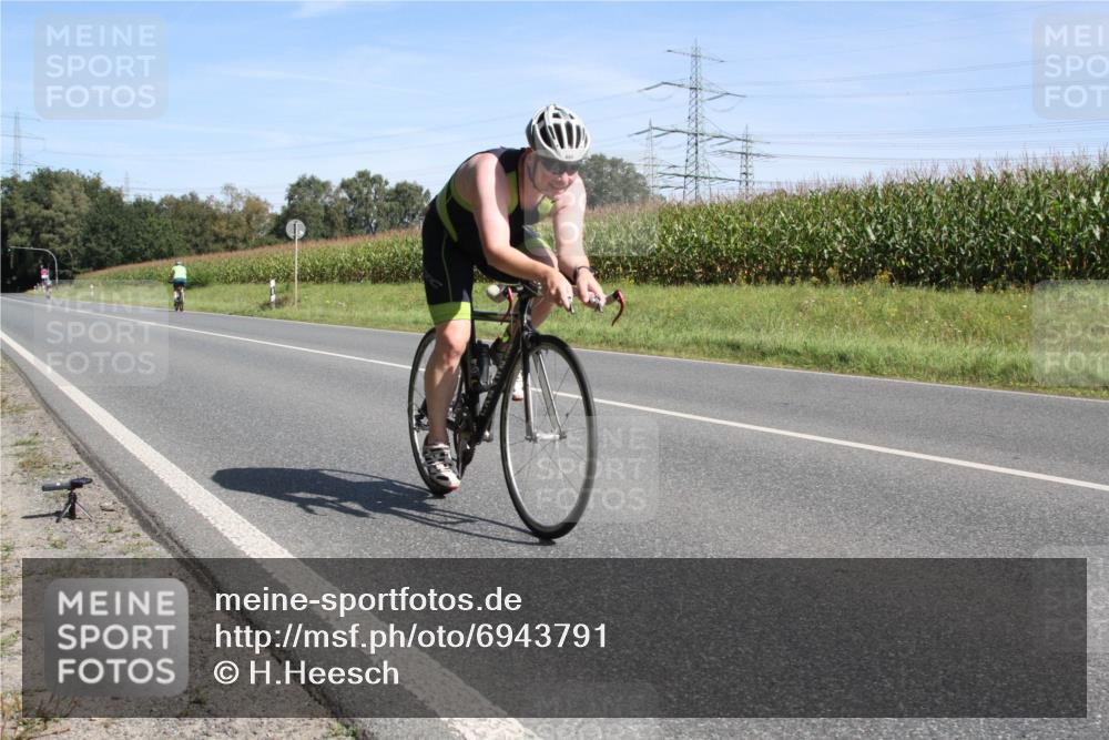 01.09.2024 - 17. Tribühne Triathlon H.Heesch http://msf.ph/oto/6943791 01.09.2024 11:40:15 Radfahren 484, 507 meine-sportfotos.de