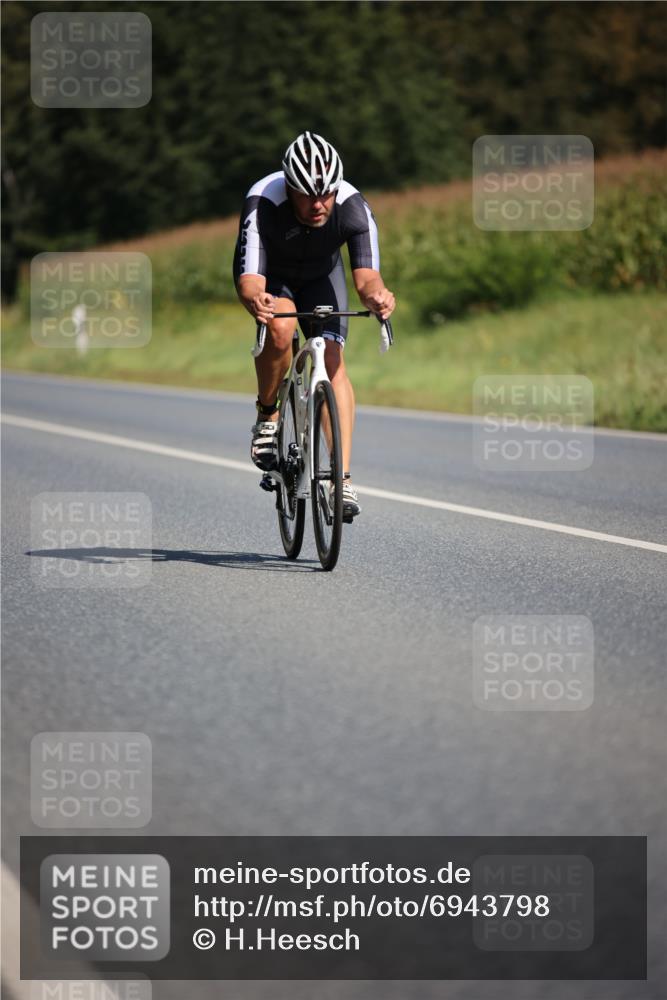 01.09.2024 - 17. Tribühne Triathlon H.Heesch http://msf.ph/oto/6943798 01.09.2024 11:34:40 Radfahren 308, 348, 387, 428, 546 meine-sportfotos.de