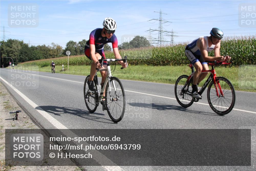 01.09.2024 - 17. Tribühne Triathlon H.Heesch http://msf.ph/oto/6943799 01.09.2024 11:40:24 Radfahren 336, 557 meine-sportfotos.de