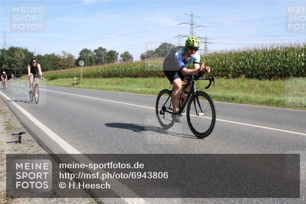 01.09.2024 - 17. Tribühne Triathlon H.Heesch http://msf.ph/oto/6943806 01.09.2024 11:40:34 Radfahren 363, 378, 420, 487 meine-sportfotos.de