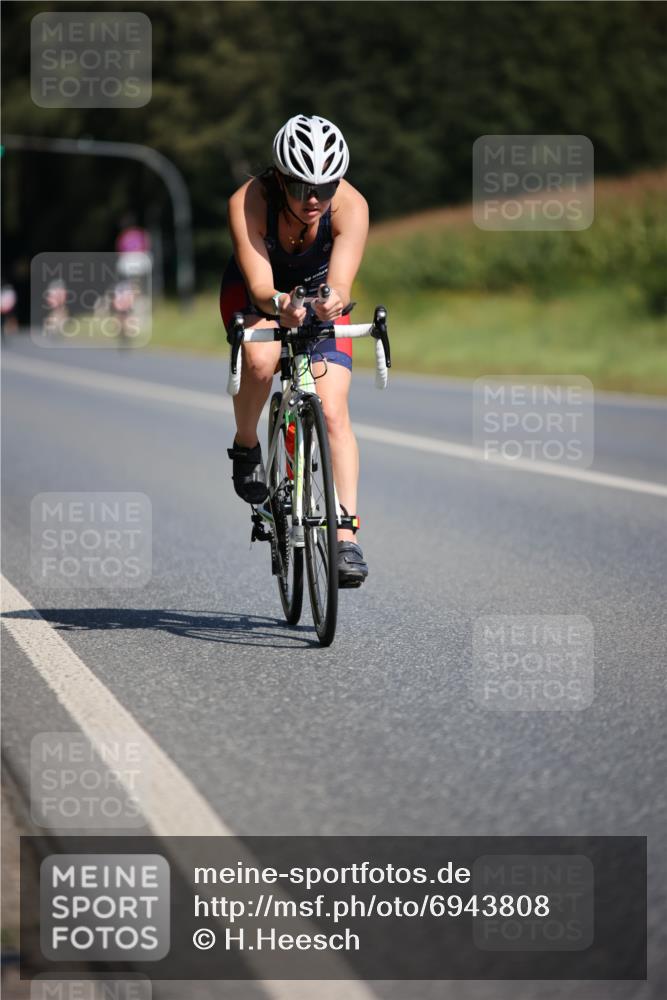01.09.2024 - 17. Tribühne Triathlon H.Heesch http://msf.ph/oto/6943808 01.09.2024 11:34:42 Radfahren 308, 348, 387, 428, 521 meine-sportfotos.de