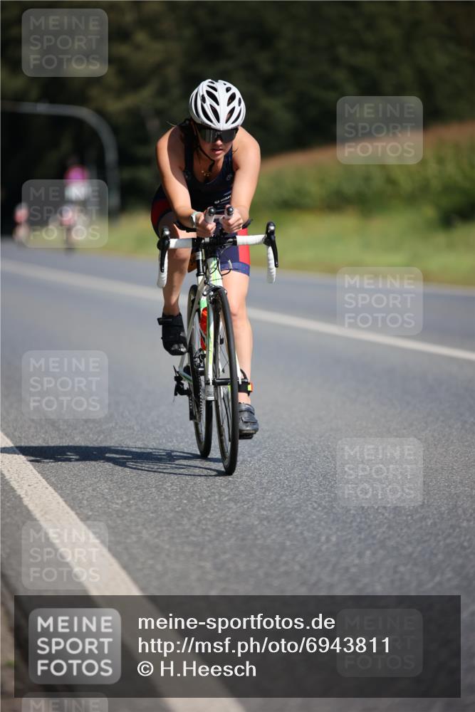 01.09.2024 - 17. Tribühne Triathlon H.Heesch http://msf.ph/oto/6943811 01.09.2024 11:34:42 Radfahren 308, 348, 387, 428, 521 meine-sportfotos.de