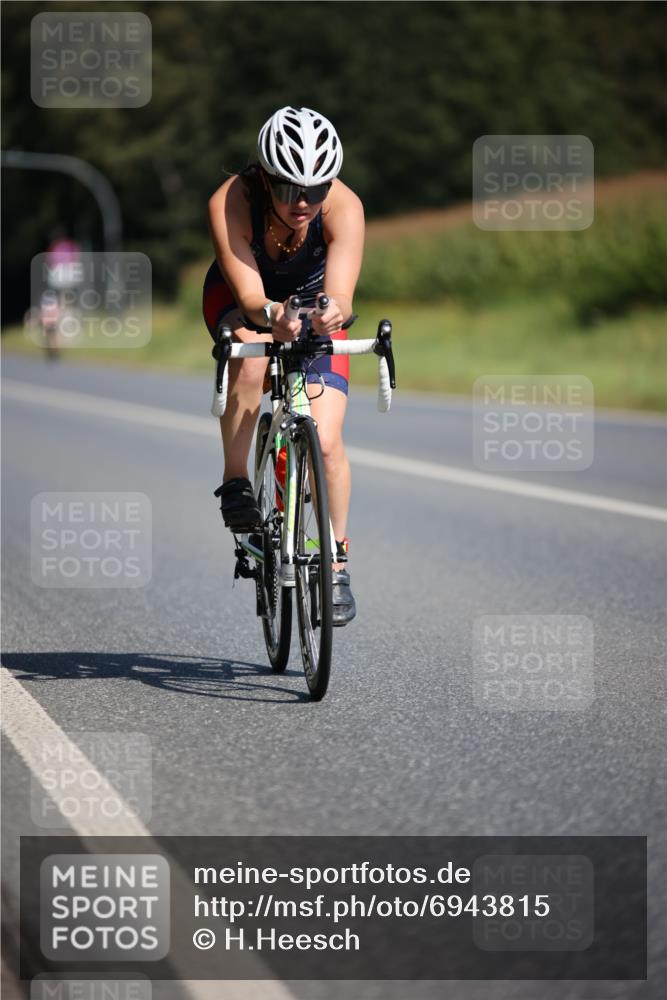 01.09.2024 - 17. Tribühne Triathlon H.Heesch http://msf.ph/oto/6943815 01.09.2024 11:34:42 Radfahren 308, 348, 387, 428, 521 meine-sportfotos.de