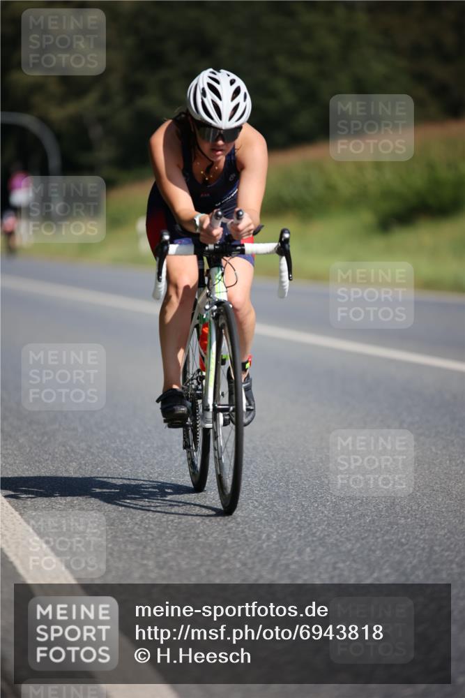 01.09.2024 - 17. Tribühne Triathlon H.Heesch http://msf.ph/oto/6943818 01.09.2024 11:34:42 Radfahren 308, 348, 387, 428, 521 meine-sportfotos.de