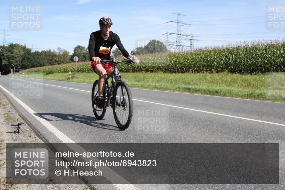 01.09.2024 - 17. Tribühne Triathlon H.Heesch http://msf.ph/oto/6943823 01.09.2024 11:40:51 Radfahren 313, 349 meine-sportfotos.de