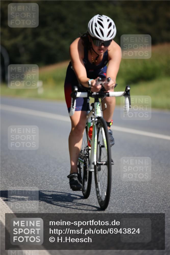 01.09.2024 - 17. Tribühne Triathlon H.Heesch http://msf.ph/oto/6943824 01.09.2024 11:34:43 Radfahren 308, 348, 387, 428, 521 meine-sportfotos.de