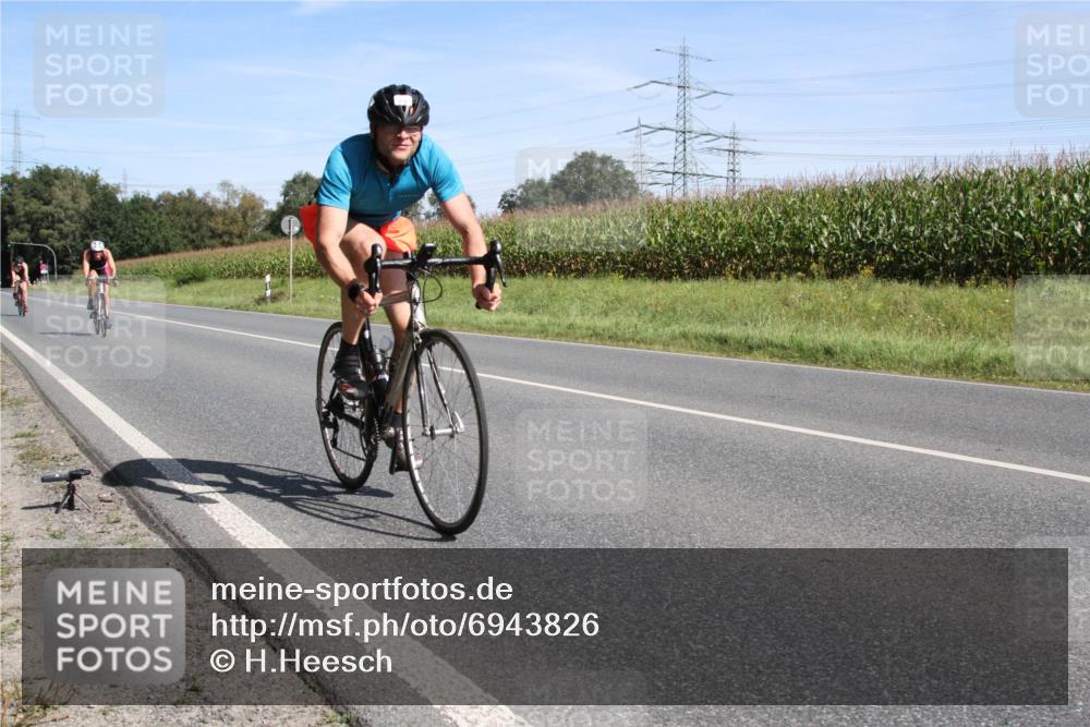 01.09.2024 - 17. Tribühne Triathlon H.Heesch http://msf.ph/oto/6943826 01.09.2024 11:40:58 Radfahren 326, 335, 442, 470, 552 meine-sportfotos.de