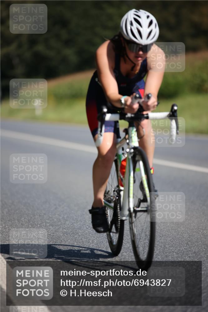 01.09.2024 - 17. Tribühne Triathlon H.Heesch http://msf.ph/oto/6943827 01.09.2024 11:34:43 Radfahren 308, 348, 387, 428, 521 meine-sportfotos.de