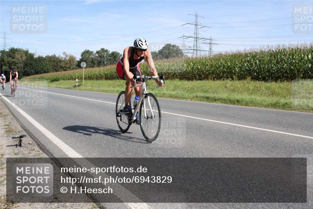01.09.2024 - 17. Tribühne Triathlon H.Heesch http://msf.ph/oto/6943829 01.09.2024 11:41:00 Radfahren 326, 335, 442, 470, 552 meine-sportfotos.de