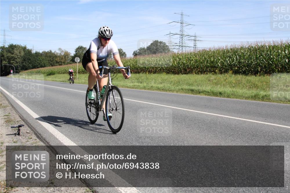 01.09.2024 - 17. Tribühne Triathlon H.Heesch http://msf.ph/oto/6943838 01.09.2024 11:41:03 Radfahren 326, 335, 442, 470, 552 meine-sportfotos.de