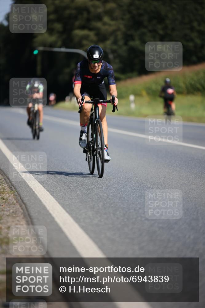 01.09.2024 - 17. Tribühne Triathlon H.Heesch http://msf.ph/oto/6943839 01.09.2024 11:34:47 Radfahren 308, 322, 428, 521 meine-sportfotos.de